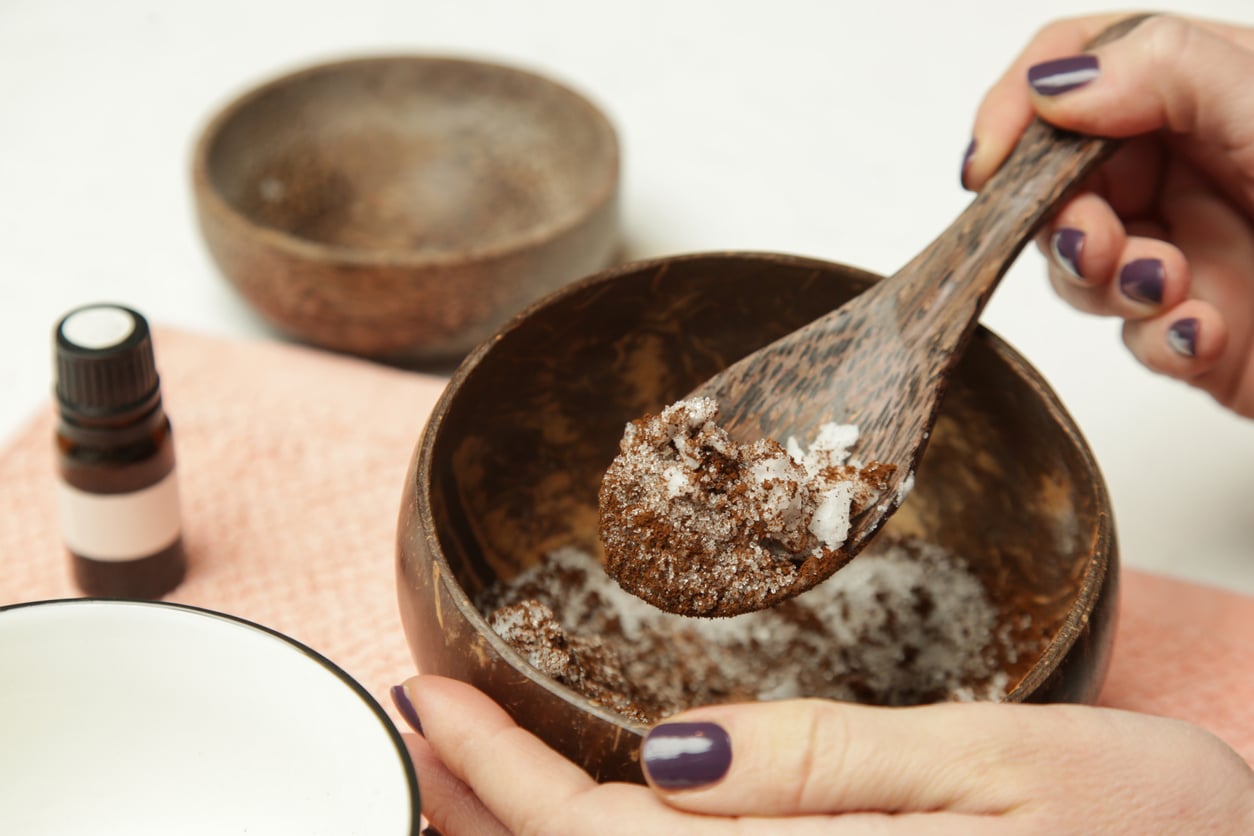 marc de café beauté recette naturelle bol bois astuce masque DIY