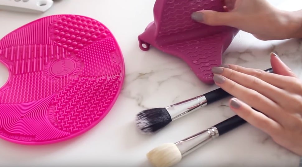 nettoyer ses pinceaux de maquillage astuces